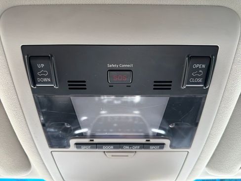 Used 2018 Toyota Land Cruiser AWD/4WD image 29