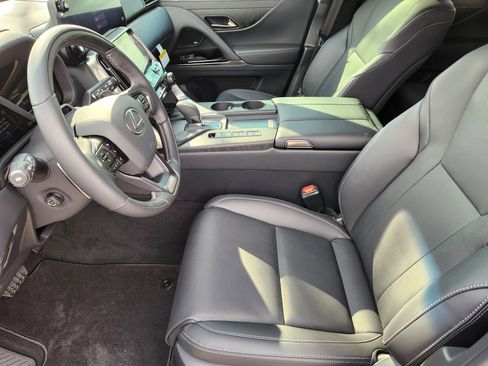 New 2026 Lexus LX 700h Luxury image 8