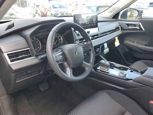 New 2026 Mitsubishi Outlander ES image 12