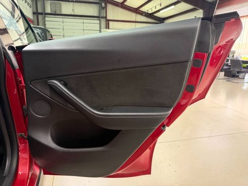 Used 2021 Tesla Model Y Long Range AWD/4WD image 14