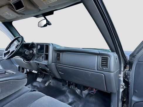 Used 2006 Chevrolet Silverado 2500 LT w/ Heavy-Duty Power Package image 13