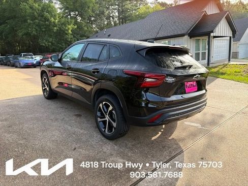 Used 2024 Chevrolet Trax RS FWD image 8