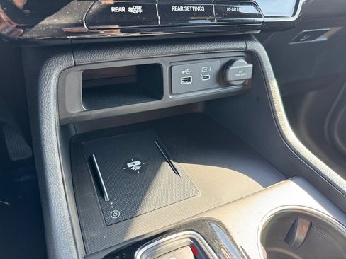 Used 2025 Honda Pilot Black Edition image 24
