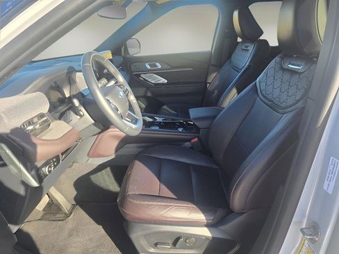 Used 2025 Ford Explorer Platinum w/ LUX Leather Package image 12