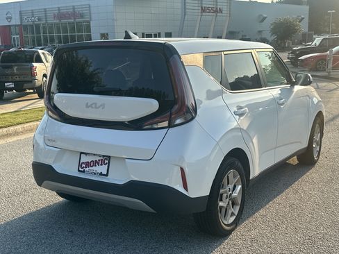 Used 2024 Kia Soul LX w/ Option Group 015 FWD image 5