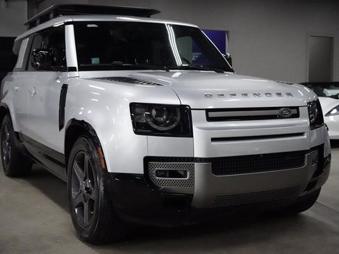 Used 2023 Land Rover Defender 130 X-Dynamic SE AWD/4WD image 7