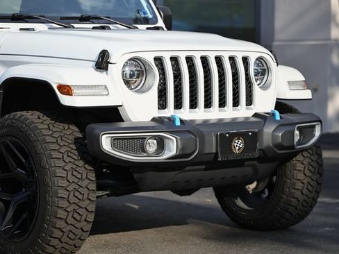 Used 2022 Jeep Wrangler Unlimited Sahara w/ Cold Weather Group AWD/4WD image 2