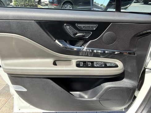 New 2026 Lincoln Corsair Premiere FWD image 9