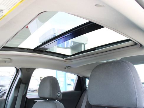 Used 2020 Chevrolet Malibu LT FWD image 33