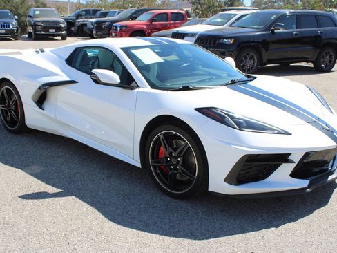 Used 2021 Chevrolet Corvette Stingray Premium Conv w/ Z51 Performance Package RWD image 3