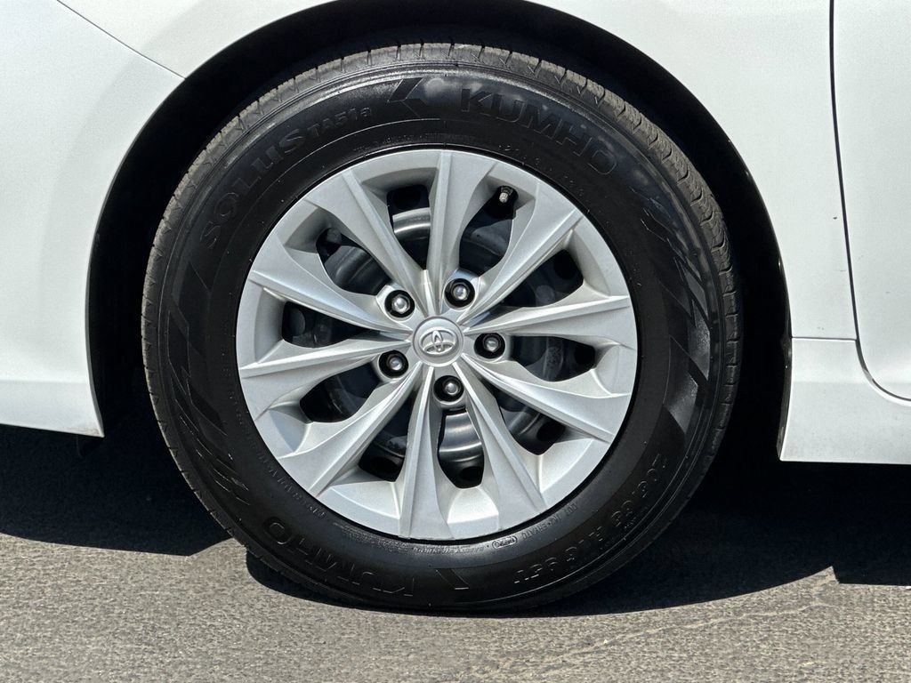 Used 2016 Toyota Camry LE FWD image 23