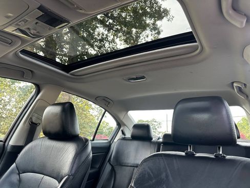 Used 2011 Subaru Legacy 2.5i Limited w/ Popular Equipment Group 2C AWD/4WD image 15