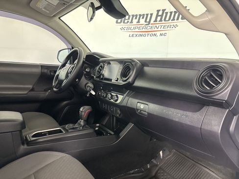Used 2020 Toyota Tacoma SR image 31