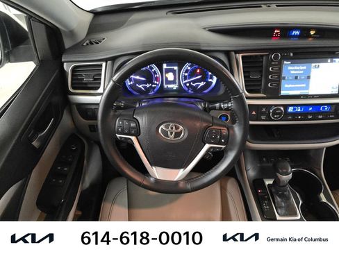Used 2018 Toyota Highlander XLE image 16