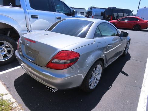 Used 2009 Mercedes-Benz SLK 300 image 3