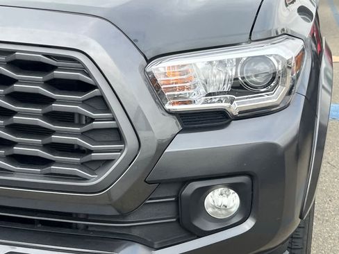 Used 2023 Toyota Tacoma TRD Sport w/ TRD Premium Sport Package AWD/4WD image 11