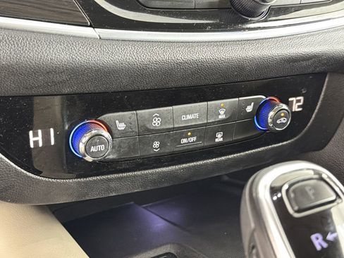 Certified 2021 Buick Enclave Essence w/ Sound and Sites Package image 32