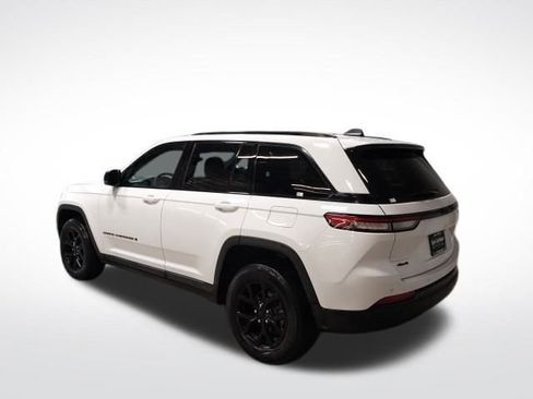 Used 2024 Jeep Grand Cherokee Altitude image 20