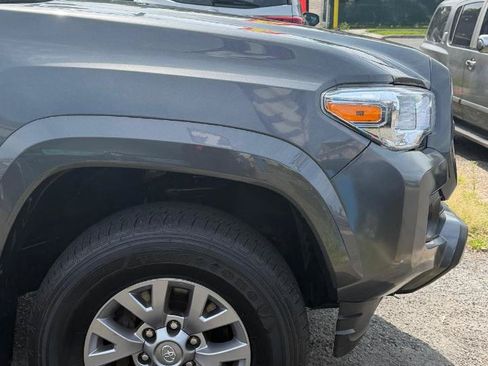 Used 2017 Toyota Tacoma SR5 w/ Tow Package AWD/4WD image 13