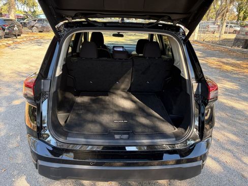 Used 2025 Nissan Rogue SV image 28