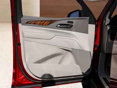 Certified 2024 Cadillac Escalade Premium Luxury Platinum w/ Heavy-Duty Trailer Package image 25