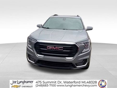 Used 2023 GMC Terrain SLE w/ Driver Convenience Package image 3