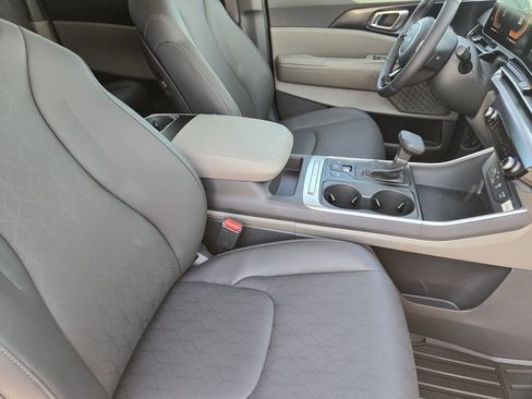 New 2026 Kia Carnival FWD image 11