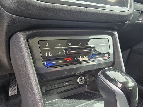 Used 2023 Volkswagen Tiguan SE w/ Panoramic Sunroof Package FWD image 22