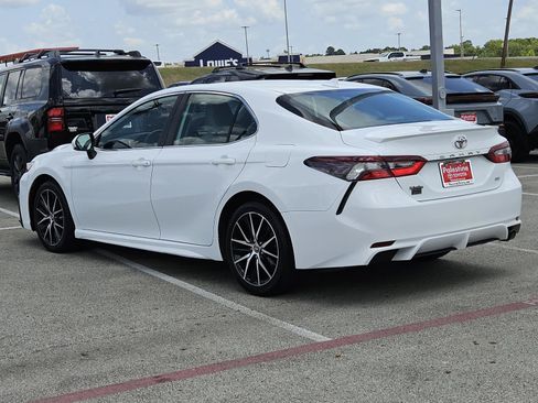 Used 2023 Toyota Camry SE FWD image 6