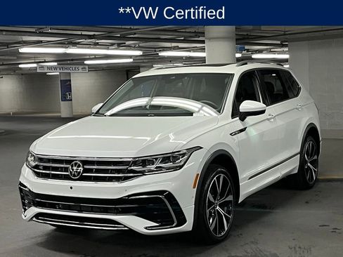 Certified 2024 Volkswagen Tiguan SEL R-Line image 3