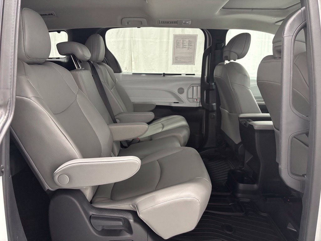 Used 2026 Toyota Sienna XLE FWD image 58