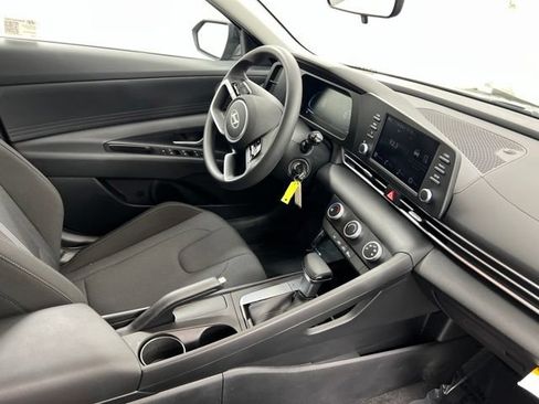 Used 2025 Hyundai Elantra SE FWD image 23
