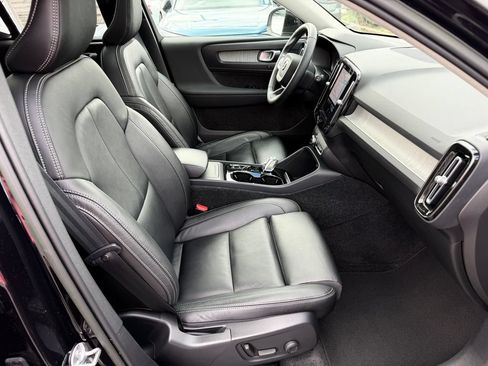 Certified 2023 Volvo XC40 B5 Plus w/ Driver Assist Package AWD/4WD image 15
