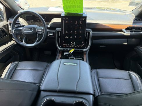 Used 2025 GMC Yukon Denali RWD image 18