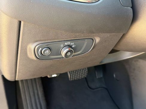 Used 2024 Chevrolet Equinox LT FWD image 18