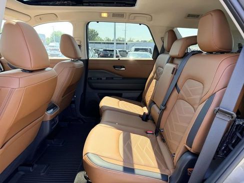 Used 2024 Nissan Pathfinder Platinum w/ Cargo Package FWD image 13