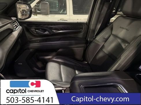 Used 2024 GMC Yukon XL Denali w/ Advanced Technology Package image 7