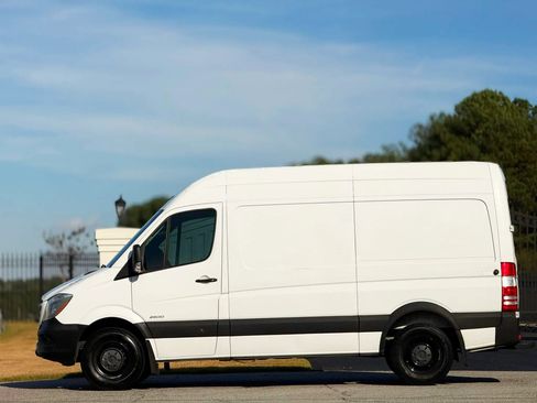 Used 2014 Freightliner Sprinter 2500 image 7