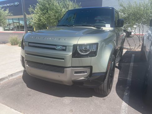 Used 2025 Land Rover Defender 90 X-Dynamic SE AWD/4WD image 2