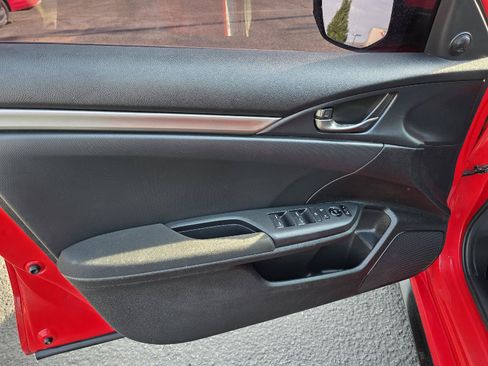 Used 2018 Honda Civic Sport image 8