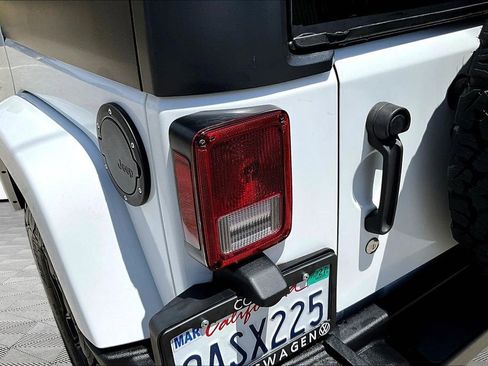 Used 2016 Jeep Wrangler Unlimited Sahara AWD/4WD image 22