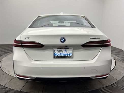 New 2026 BMW i5 eDrive40 image 15