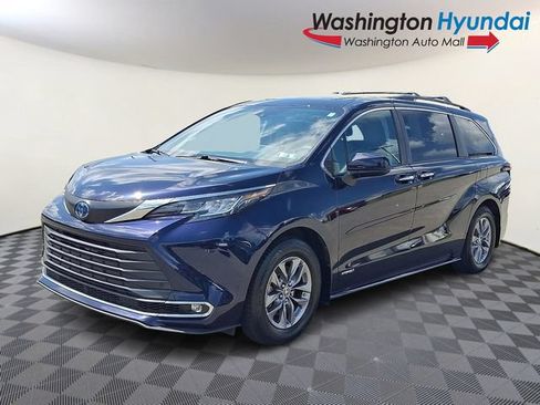 Used 2021 Toyota Sienna XLE w/ XLE Plus Package AWD/4WD image 3
