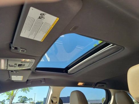 Used 2024 Toyota Sienna XLE FWD image 21