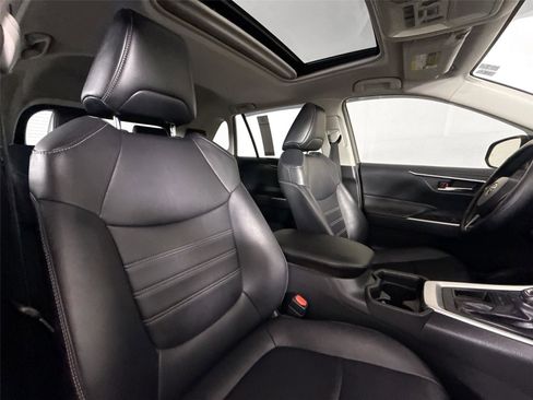 Used 2019 Toyota RAV4 XLE Premium image 39