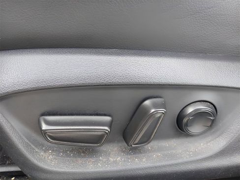 Used 2018 Toyota Camry SE image 17