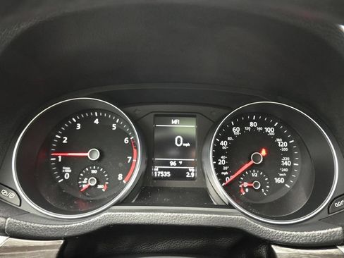 Used 2018 Volkswagen Passat 2.0T SE FWD image 16