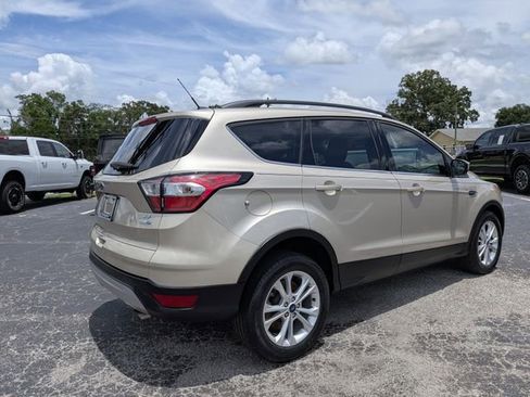 Used 2018 Ford Escape SE AWD/4WD image 3