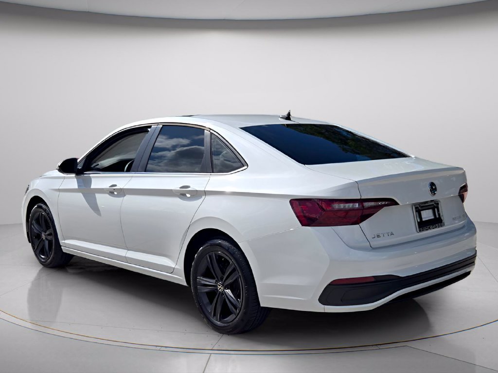 Used 2024 Volkswagen Jetta SE w/ Panoramic Sunroof Package FWD image 4