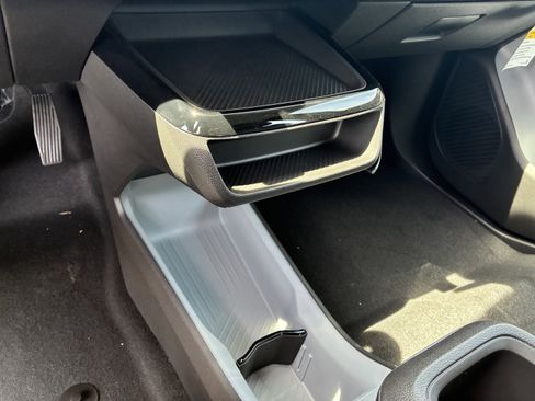 New 2027 Chevrolet Bolt LT w/ Comfort Package FWD image 32